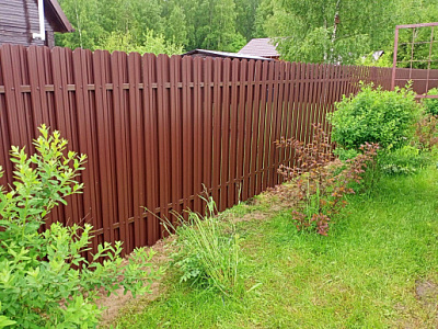 Забор из евроштакетника в шахматном порядке 31